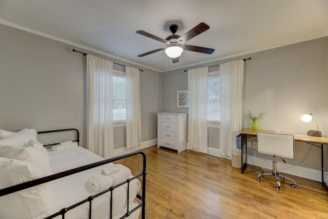 Lounge On Lincoln-Pet Friendly Villa Columbia Exterior photo